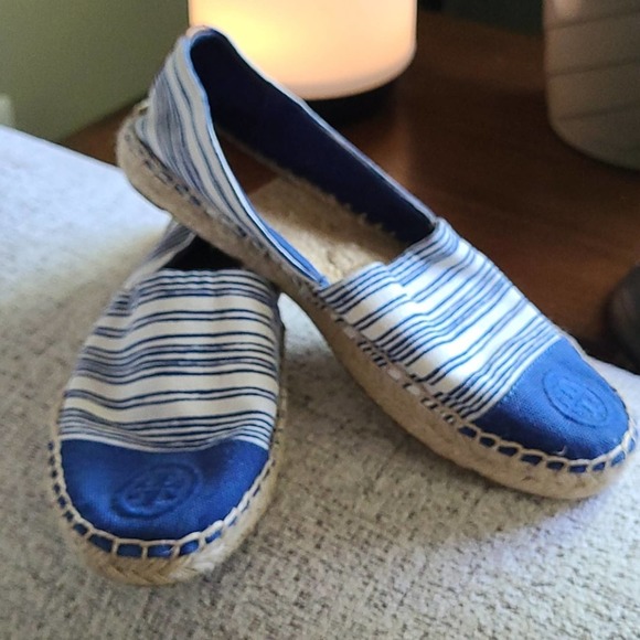 Tory Burch espadrille flat. Blue and cream - Picture 1 of 4